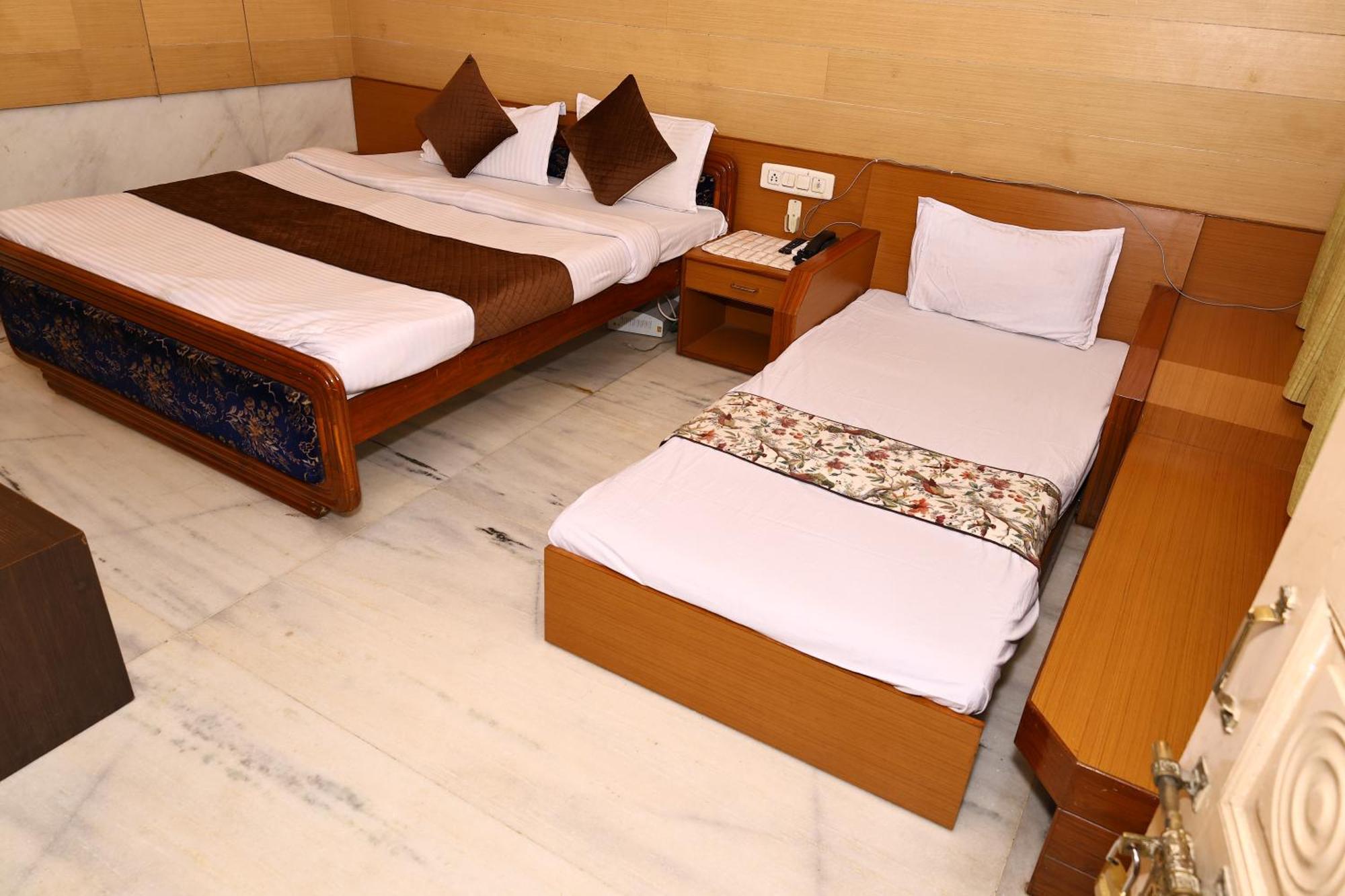 Hotel Suncity By Sharnam Nāthdwāra Eksteriør bilde