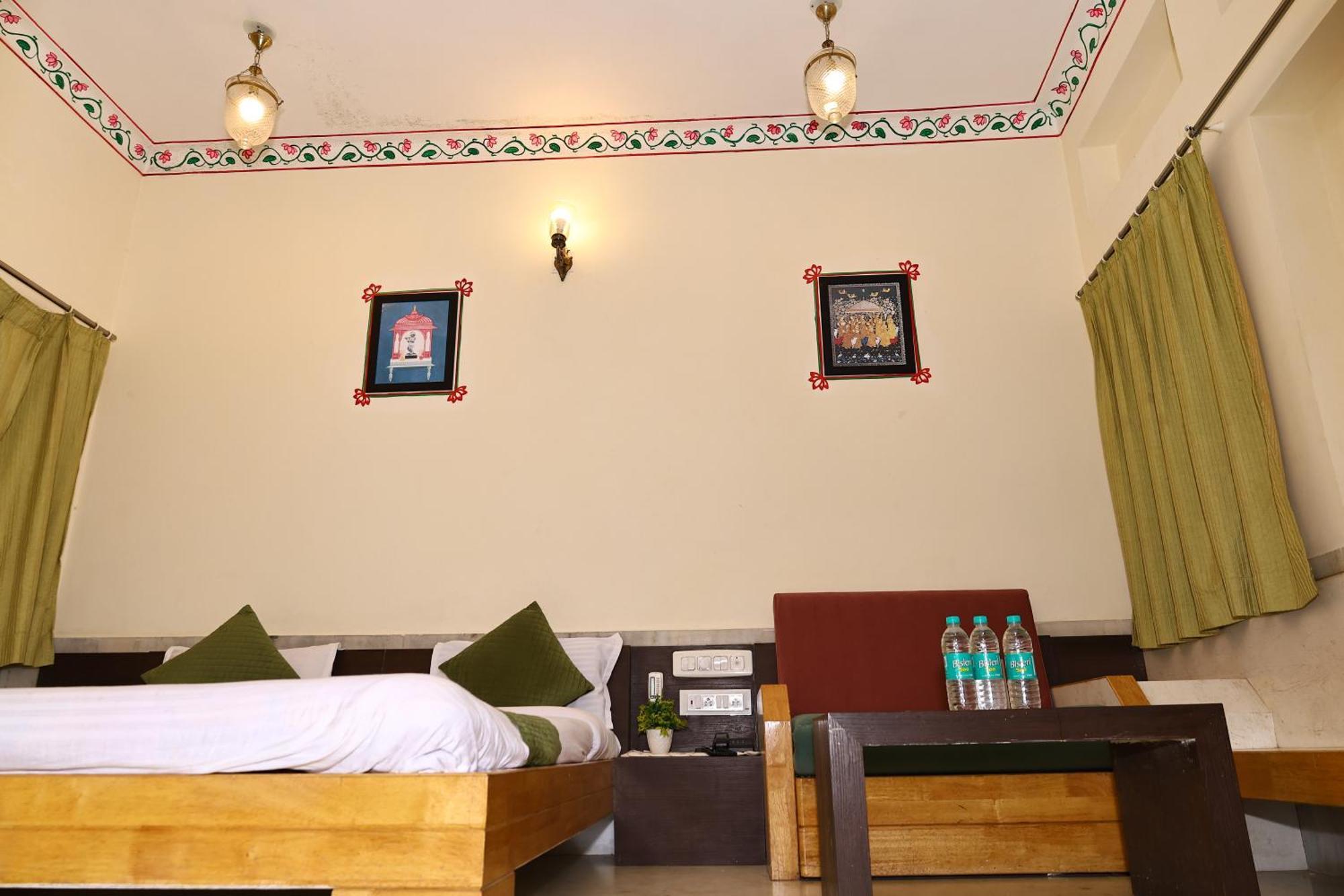 Hotel Suncity By Sharnam Nāthdwāra Eksteriør bilde