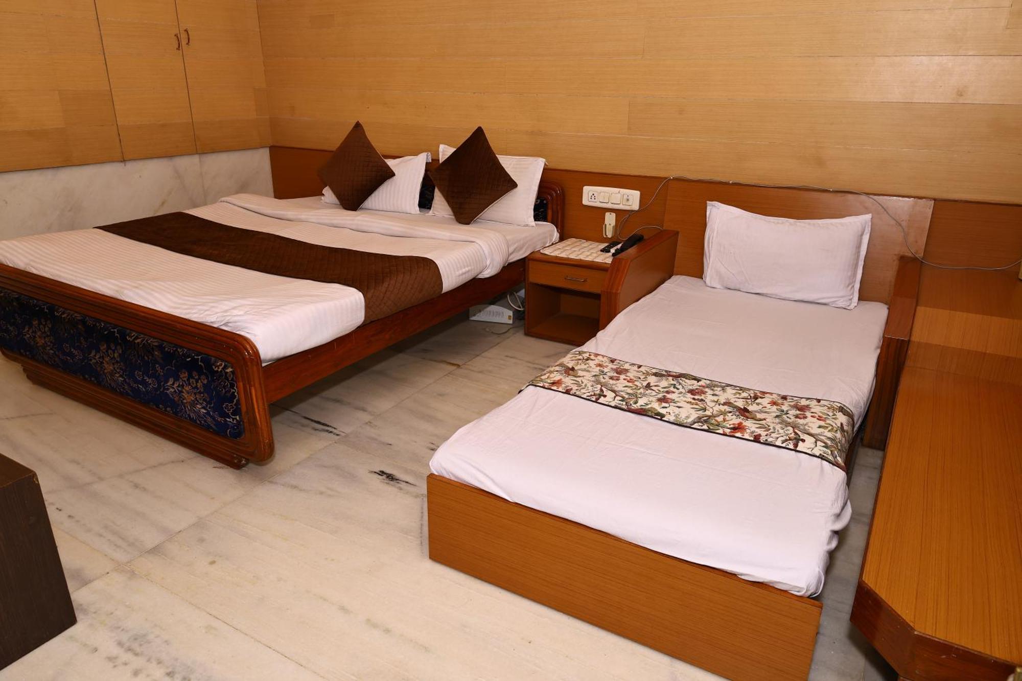 Hotel Suncity By Sharnam Nāthdwāra Eksteriør bilde